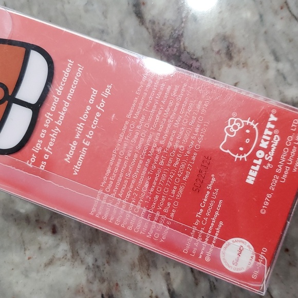 Hello Kitty Macaron Lip Balm "Red Velvet" - Picture 2 of 5